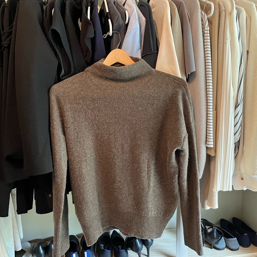 The Reset | R Label Long Sleeve Funnel Neck XS